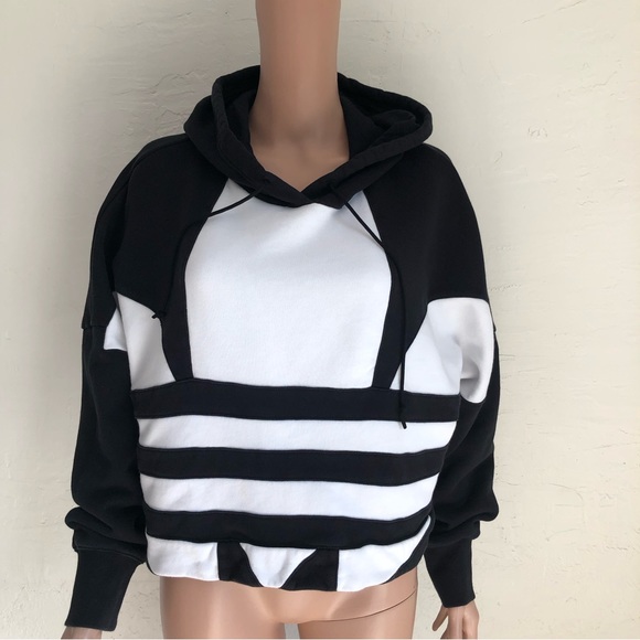 adidas Tops - Adidas Jumbo Black/White Logo Cropped Sweatshirt Hoodie Women’s Juniors Size M